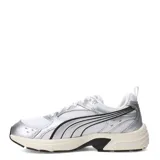 Championes Puma Milenio Tech Light, estilo Y2K en color blanco y plateado con detalles en negro y suela beige.