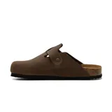 Zueco casual de cuero color beige de la marca Marco Donatti, con diseño cerrado en la parte delantera, tira ajustable con hebilla metálica y suela de corcho y goma.