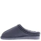 Pantuflas tipo zueco color bordó, con exterior de gamuza sintética y borde superior decorado con costuras trenzadas. Interior forrado en piel sintética al tono y suela de goma plana.