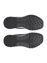 Championes Under Armour modelo Street Mirage, color negro con entresuela blanca. Presentan una parte superior de malla transpirable con superposiciones de gamuza, cierre de cordones y suela de goma duradera.