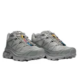 Championes Salomon modelo XT-6 color gris, diseñados para trekking y trail running, con sistema de ajuste rápido Quicklace y suela con gran tracción.