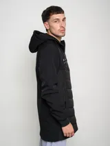 Parka larga de abrigo Umbro color azul marino con capucha y cierre frontal con cremallera.