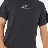 Remera negra de manga corta con logo de Rip Curl estampado en el pecho.