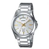 Reloj Casio plateado con caja de acero inoxidable y esfera blanca con detalles dorados. Tiene indicador de día de la semana y fecha.