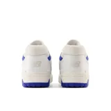 Championes New Balance 550 unisex, color blanco con detalles en azul.