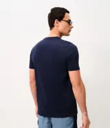 Remera marrón de corte slim, cuello redondo y manga corta, con textura acanalada vertical.