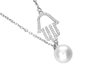 Collar de plata 925 con dije de mano de Fátima (Hamsa) con circonitas y dije de perla de río.