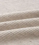 Remera de hombre marca Marfinno, con textura horizontal, cuello redondo y mangas cortas, de corte regular.