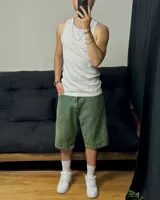 Musculosa blanca de morley con corte ajustado.