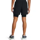 Short Under Armour Launch 5 2 N 1 negro con short de compresión interno.