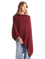Poncho tejido de punto con diseño asimétrico y cuello redondo, confeccionado en material suave.