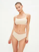 Pack de dos culottes color beige con cintura elástica.