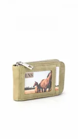 Tarjetero de diseño compacto en color tostado, con cierre perimetral metálico y visor frontal transparente para identificación o tarjetas.