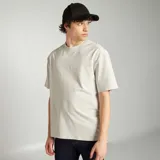 Camiseta de manga corta de punto color gris claro, con cuello redondo y la palabra "SYDNEY" bordada en el pecho.