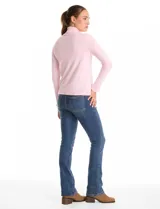 Polera de cuello alto confeccionada en tejido de punto fino, con mangas largas y detalle de tajo en los puños.