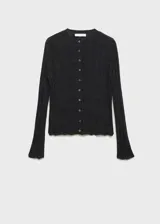 Cardigan de punto fino en color gris oscuro, con cuello redondo, manga larga y cierre frontal de botones pequeños. Presenta un diseño recto y tejido acanalado.