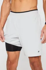 Short de entrenamiento Fabletics, color azul marino, con cintura elástica y diseño deportivo. Cuenta con forro interno, bolsillos laterales y bolsillo oculto.