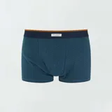 Pack de tres bóxers ajustados de algodón en tonos azul, verde oscuro y celeste con estampado geométrico y cinturillas elásticas con detalle contrastante.