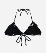 Top de bikini triangular fruncido negro con estampado de ondas y bordado de hojas de palmera color crema.
