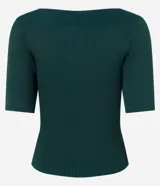Blusa básica de punto Marfinno, color marfil, de corte ajustado, con elegante escote bote y mangas cortas.