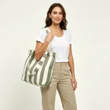 Bolso tote amplio de lona de algodón con diseño de rayas verticales en color verde y blanco, con manijas largas para llevar al hombro.