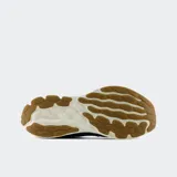 Championes de running New Balance modelo 680 V8, color azul con detalles en azul marino. Presentan amortiguación Fresh Foam en la entresuela de color crema y suela de goma.