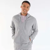 Campera con capucha de felpa color gris, de corte estándar, con cierre frontal completo y bolsillos estilo canguro.
