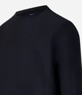 Remera masculina Marfinno de manga larga, con cuello redondo y textura acanalada en color blanco marfil.