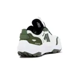 Championes deportivos de hombre Austral modelo Bangkok, color blanco hueso con detalles en verde militar. Presentan una capellada de malla transpirable con superposiciones sintéticas, cordones verdes y suela gruesa con relieve en tonos blanco y gris oscuro.