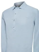 Camisa de manga larga RKF confeccionada en tencel, con cuello camisero y abotonadura frontal parcial. Presenta un diseño liso en color azul claro con bordado del logo de la marca al tono en el pecho.