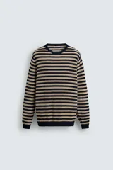 Jersey de punto con diseño de rayas horizontales en azul marino y beige, de corte regular fit. Presenta cuello redondo, manga larga y acabados en rib en cuello, puños y cintura. Confeccionado en tejido de algodón.