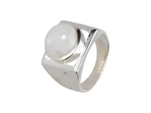 Anillo de plata 925 con piedra de la luna redonda.