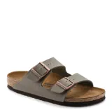 Sandalias Birkenstock modelo Arizona con diseño de dos tiras ajustables con hebillas metálicas. Presentan una plantilla anatómica de corcho y látex con forro de gamuza y suela de goma antideslizante.