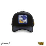 Gorra tipo trucker de la marca Capslab, color negro con malla trasera. Presenta un parche frontal cuadrado con la imagen del Correcaminos (Road Runner) y detalles en azul en las costuras y el borde de la visera.