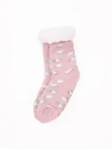 Medias térmicas de sherpa de color blanco con estampado animal print en tonos grises y rosados, con puño de corderito sintético y suela antideslizante.