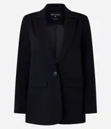 Blazer oversized de crepé color beige, de corte sastre, con solapas de muesca y cierre frontal con un botón.