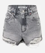 Short de jeans de mujer, modelo slim fit, color celeste claro con efecto desgastado y terminación deshilachada en el ruedo. Presenta tiro alto, trabillas para cinturón y cierre frontal tradicional.