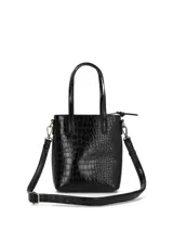 Cartera tipo tote pequeña de Hush Puppies, color negro con textura efecto cocodrilo. Cuenta con doble asa superior, correa larga ajustable y extraíble, cierre superior y dije colgante metálico con el logo de la marca.