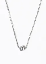 Collar plateado de acero quirúrgico con cadena de eslabones y dije de punto de luz con zirconia.