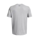Remera de cuello redondo y manga corta, color gris, con estampado gráfico frontal de la marca Under Armour en tonos azul y naranja.