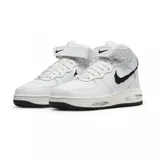 Championes de corte alto Nike Air Force 1 Evo, color blanco con logo Swoosh lateral en color negro. Presentan una tira de ajuste con velcro en el tobillo, perforaciones en la puntera para ventilación y una suela con unidad de aire visible en el talón.