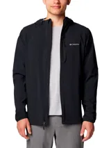 Campera técnica Columbia con capucha, confeccionada en tejido softshell resistente al viento y al agua. Presenta cierre frontal completo, bolsillos laterales con cierre y puños elásticos para mayor protección.