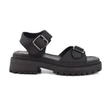 Sandalias negras con plataforma y hebillas plateadas.