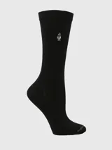 Calcetín de largo medio color negro, con puño suave y logo de la marca bordado en el lateral.