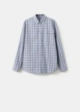 Camisa oversize de algodón con estampado a cuadros, cuello camisero, cierre frontal de botones y mangas largas.