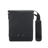 Bandolera negra de cuero sintético con correa de algodón ajustable y cierre con tapa y broches imantados. Incluye bolsillo trasero y bolsillo interior.