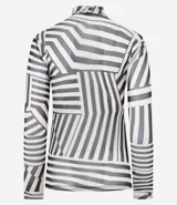 Blusa de manga larga ajustada al cuerpo, confeccionada en tejido de tule con cuello alto y diseño de estampa geométrica abstracta en tonos blanco y negro.