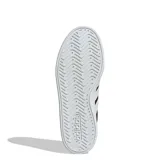 Championes Adidas modelo Grand Court Base 3.0, de diseño urbano con exterior de cuero sintético negro y las icónicas tres rayas laterales en color blanco. Presenta cierre con cordones al tono y suela de goma blanca con logo grabado en el lateral.