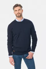 Buzo tejido azul marino de algodón y cashmere, de tejido liviano y cuello redondo.