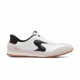 Championes deportivos de caña baja, color blanco, con detalles en negro y gris claro. Presentan un diseño retro con paneles de cuero y ante, y una suela de goma color caramelo. Incluyen el logo 'S' lateral en negro y la tecnología Slip-ins en el talón.